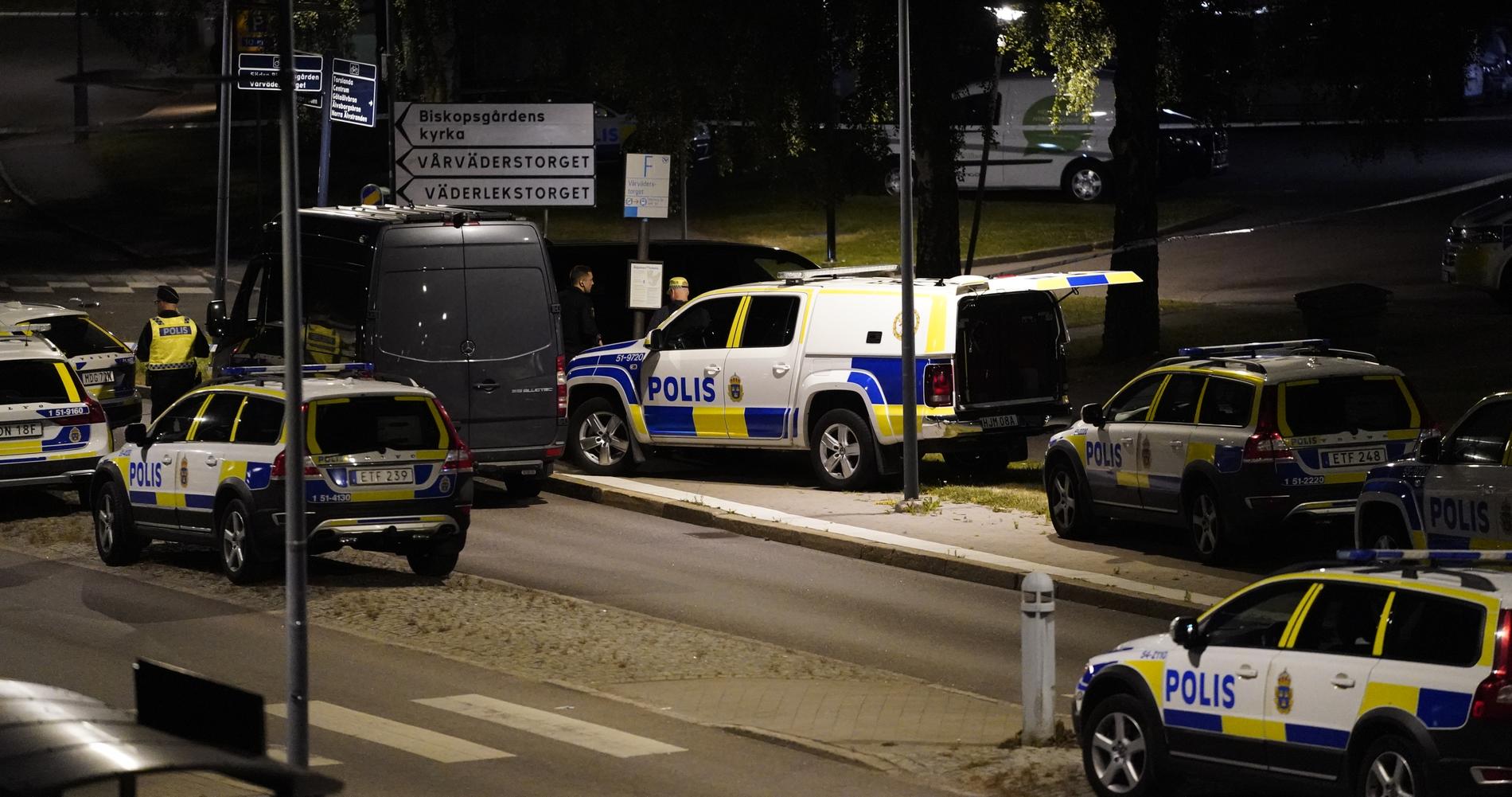 Polisinsats i Göteborg efter en skjutning i somras. 