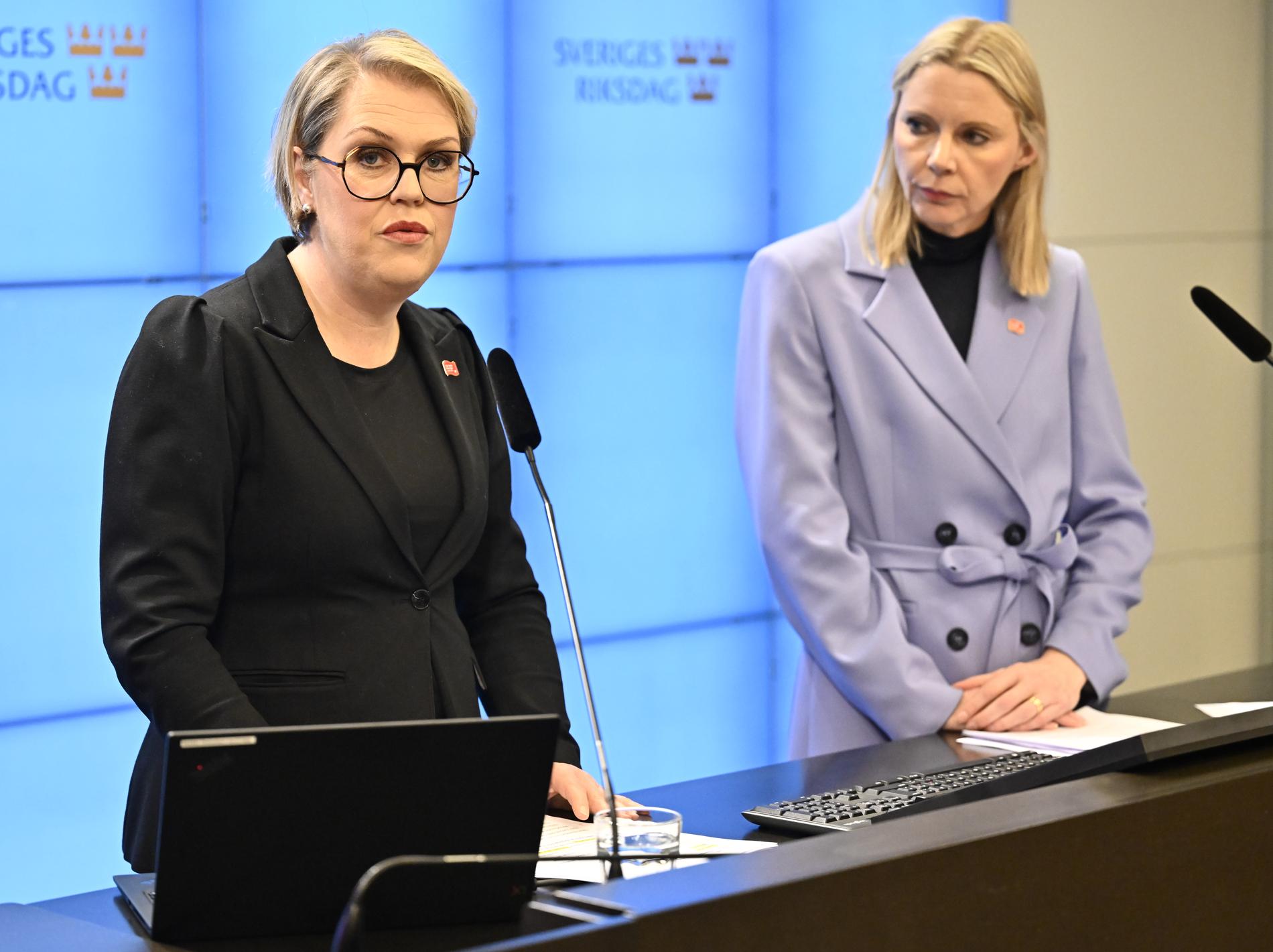 Lena Hallengren, Socialdemokraternas gruppledare i riksdagen, och Åsa Westlund, partiets utbildningspolitiska talesperson.