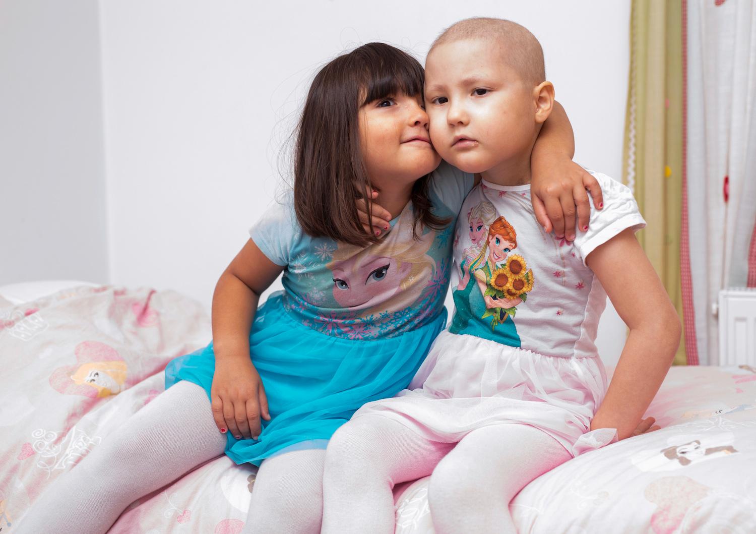 Tvillingarna Marlene och Mary,5 När Marlene var 2 år fick hon leukemi. I december 2014 var hon färdigbehandlad. Tre månader senare - i april 2015 - insjuknade tvillingsystern Mary i samma sjukdom.