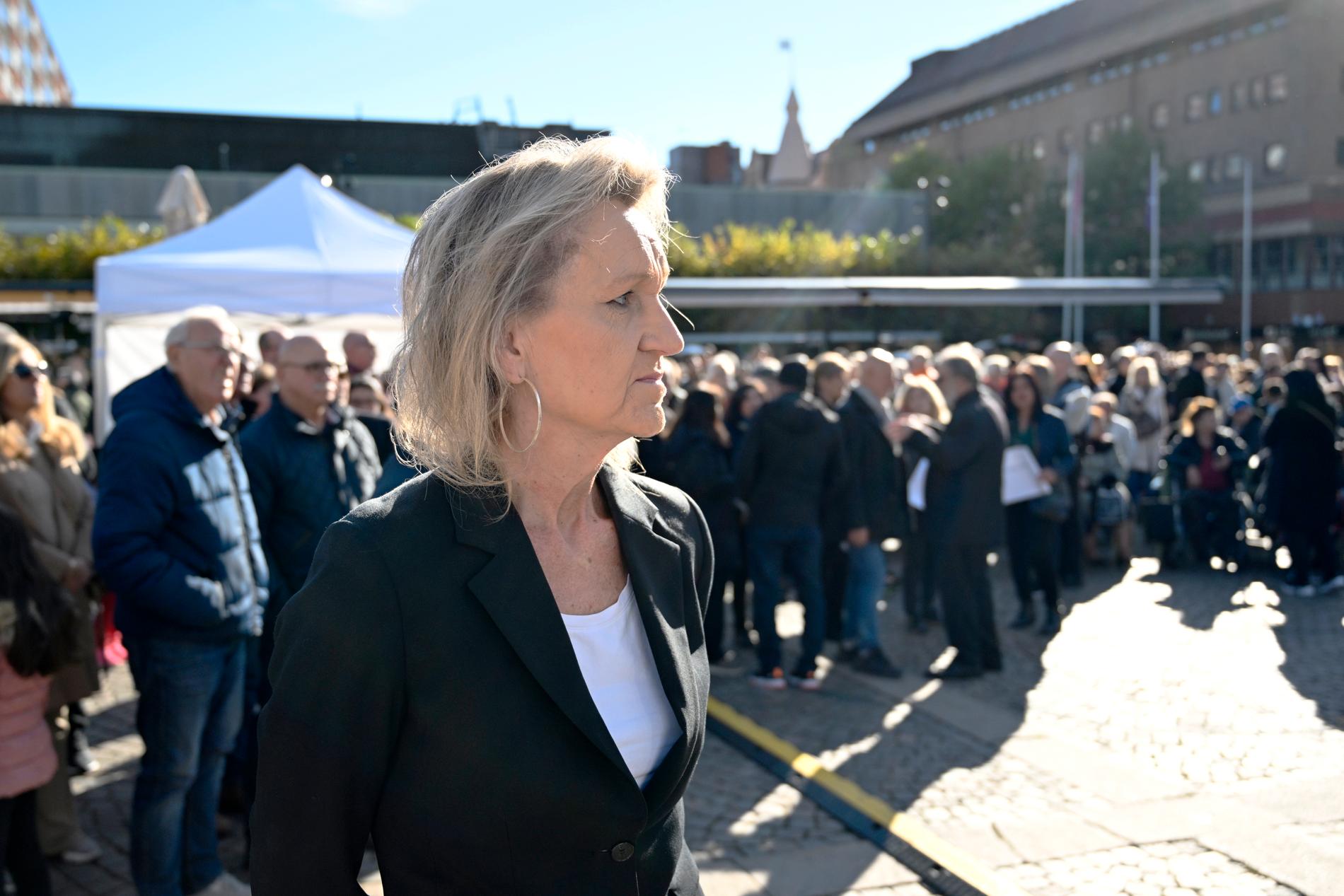 Boel Godner (S), kommunstyrelsens ordförande i Södertälje, var en av dem som höll tal under manifestationen 2022 mot det dödliga våldet i staden. Arkivbild.