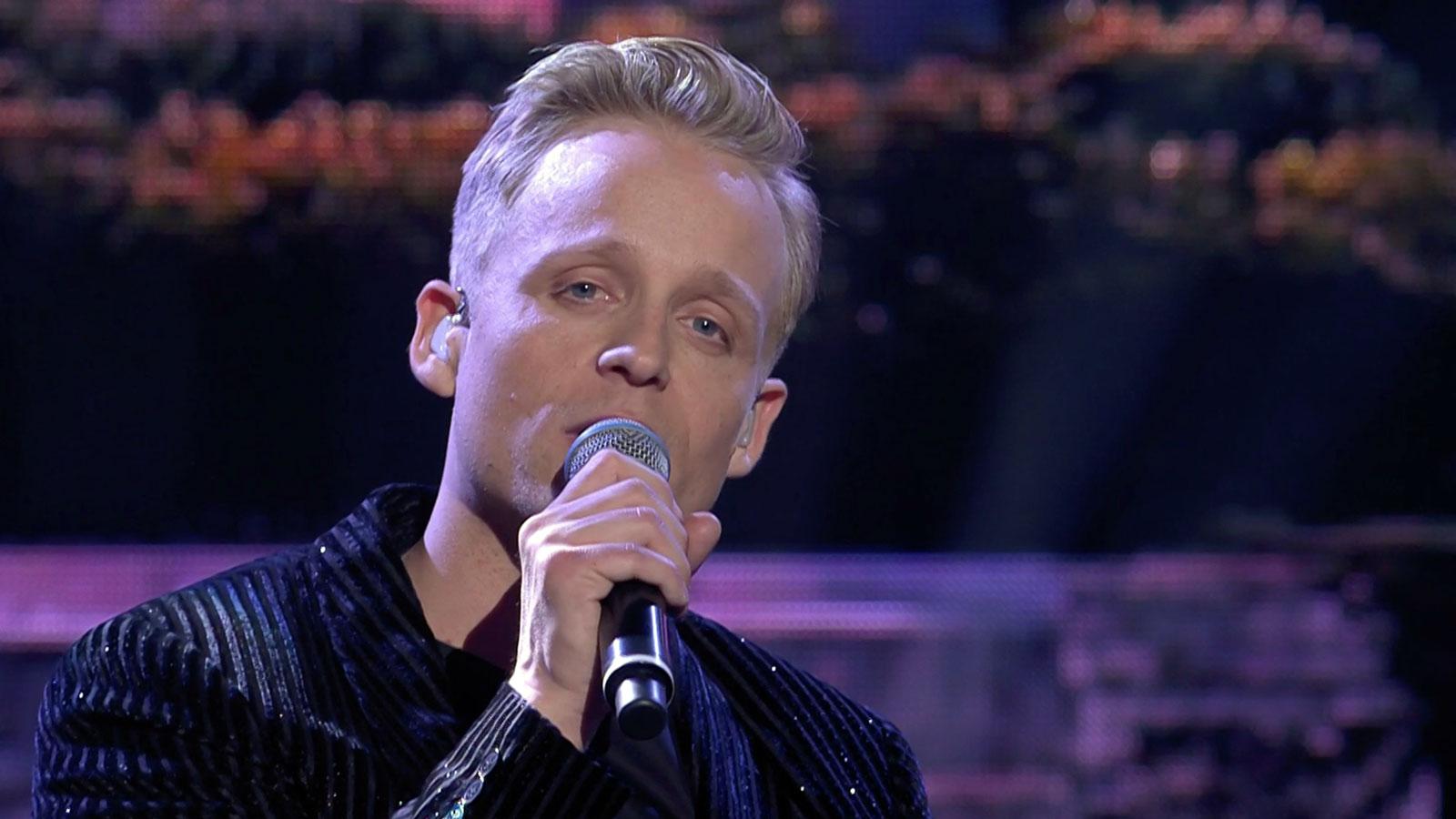 Andreas Weise sjunger ”She” i finalen av ”Stjärnornas stjärna”.