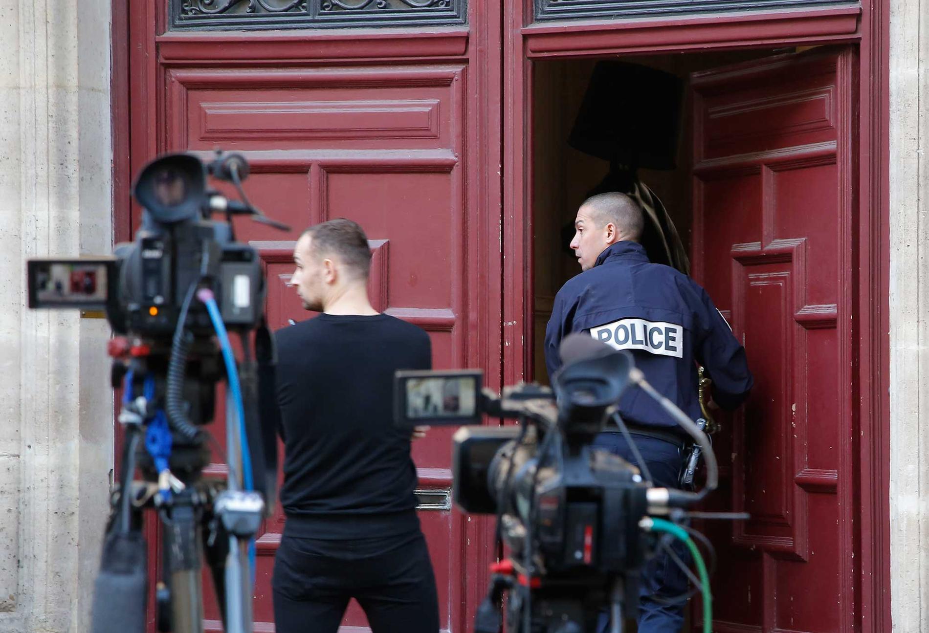 I Paris fortsätter fransk polis att utreda attacken mot Kim Kardashian.
