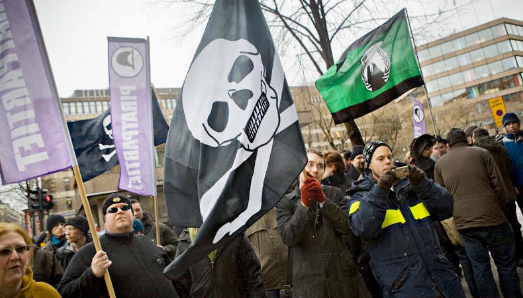 Sympati Många demonstranter visade sitt missnöje under Pirate Bay-rättegången.