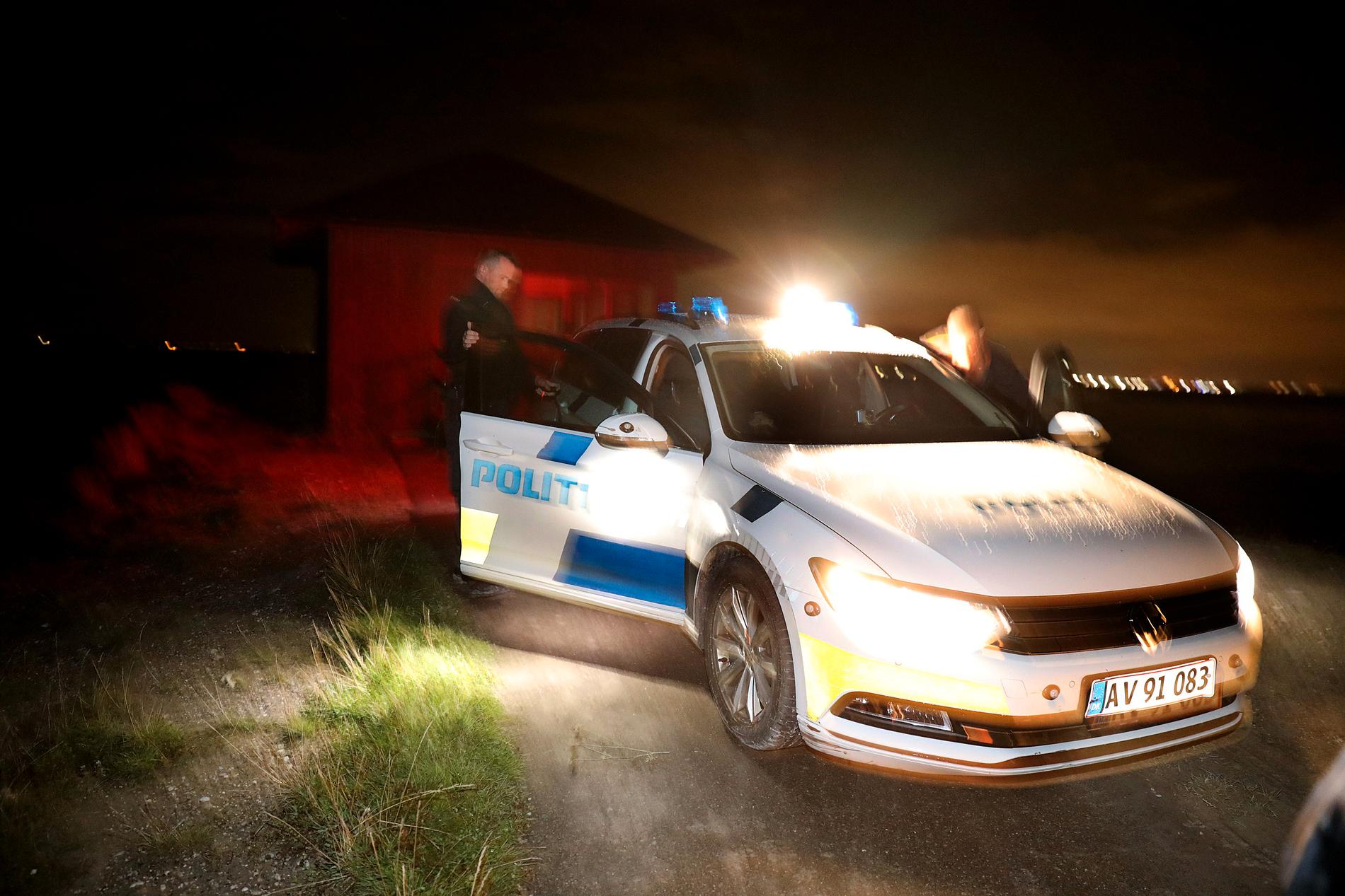 Dansk polis på plats sent på måndagskvällen.
