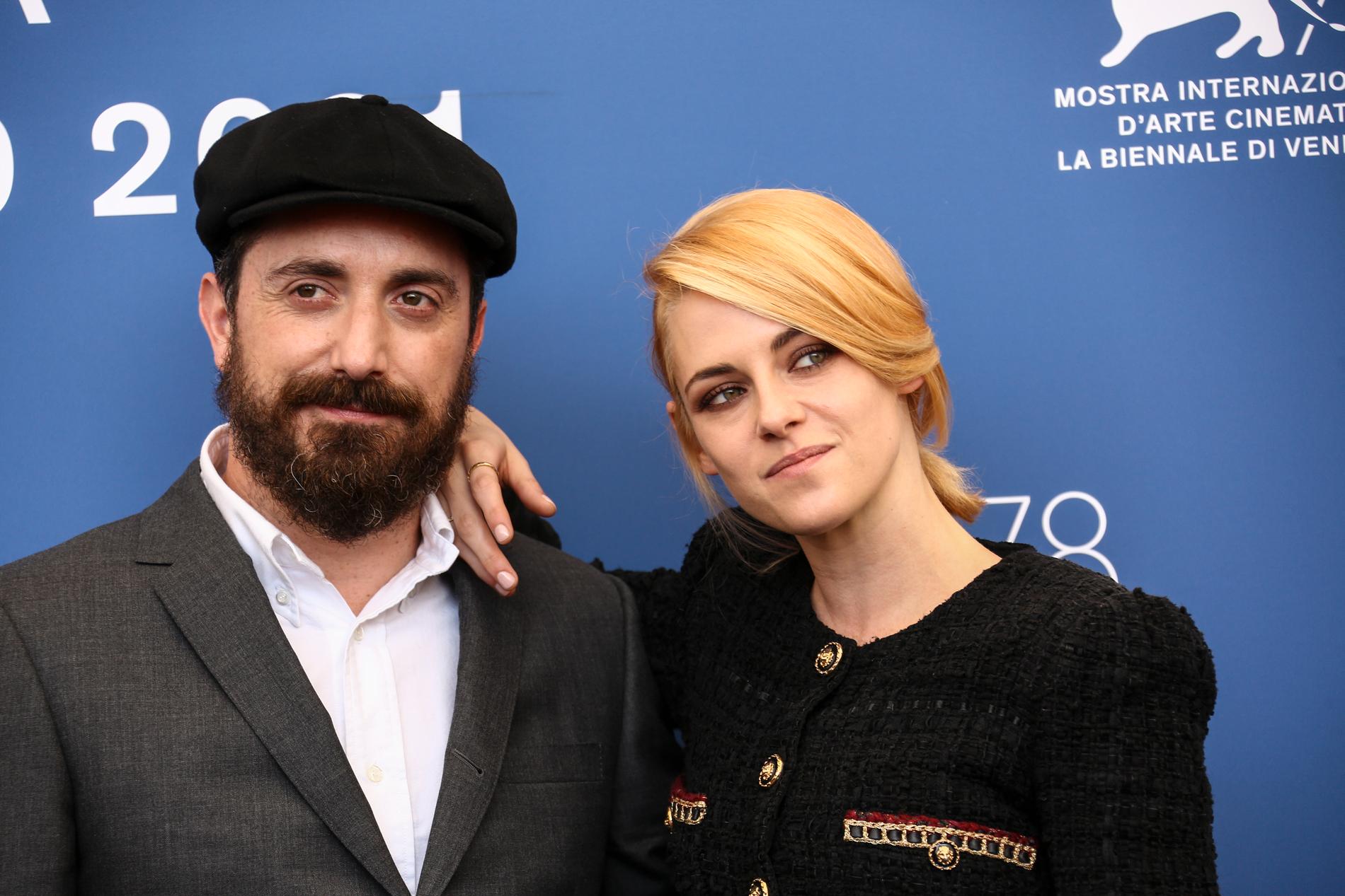 Pablo Larrain och Kristen Stewart vid filmfestivalen i Venedig.