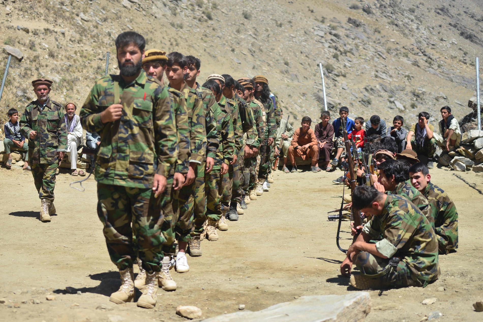 Afghaner som anslutit sig till motståndsrörelsen tränar i Panjshirdalen.