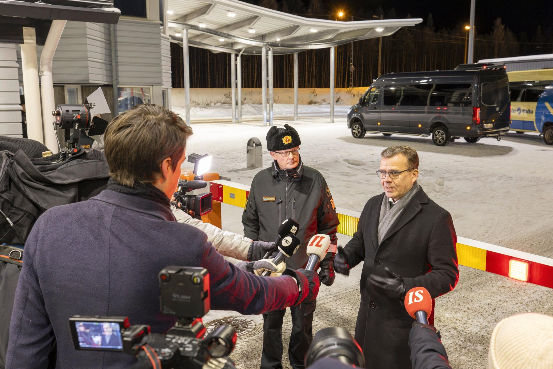 Förra veckan besökte Finlands premiärminister Petteri Orpo gränsen i Kuhmo. Han var tydlig med att man kommer behöva ta till åtgärder mot den nya vågen av asylsökande från Ryssland. 