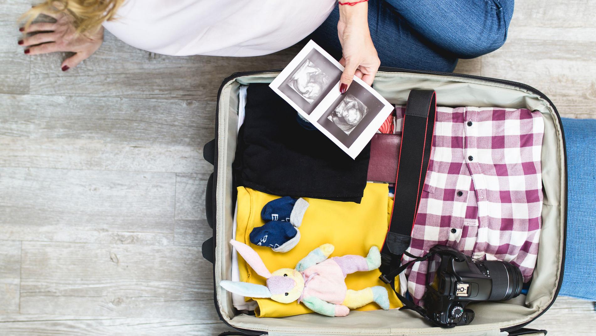 Packa din förlossningsväska ett par veckor i förväg.