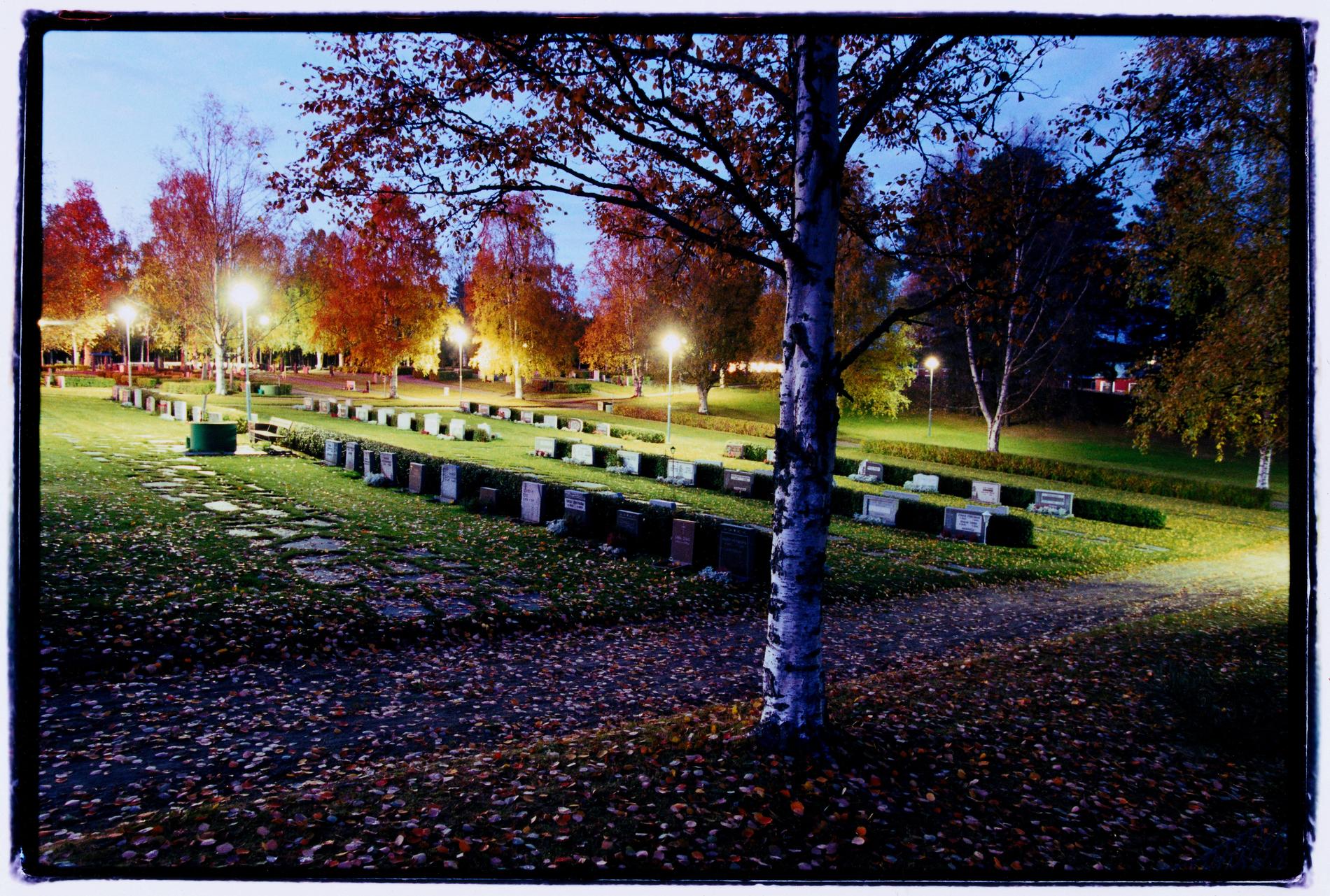 Kyrkogården i Åmsele. Här mördades Sten, Ewa och Fredrick Nilsson den 3 juli 1988. 