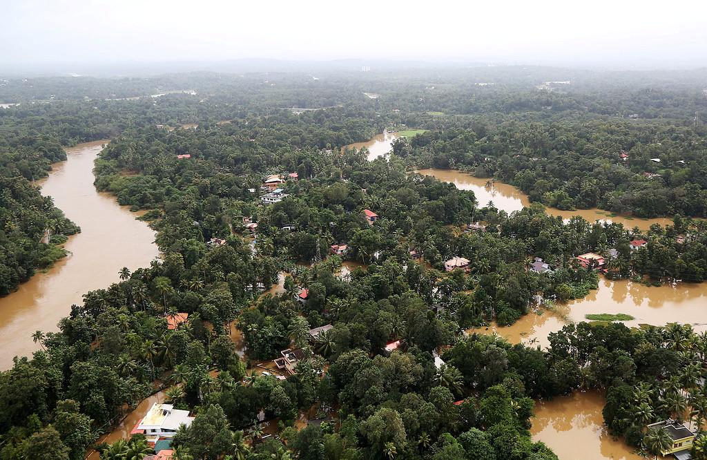Hus som nästan hamnat under vattnet i Kerala. 