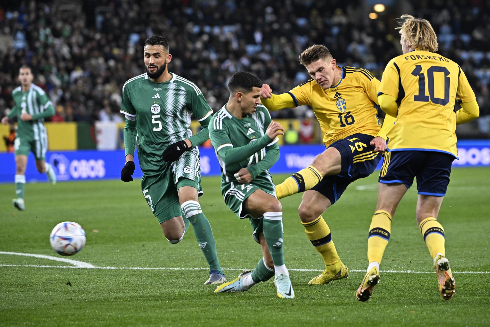 Algeriets Youcef Atal i en landskamp mot Sverige 2022.