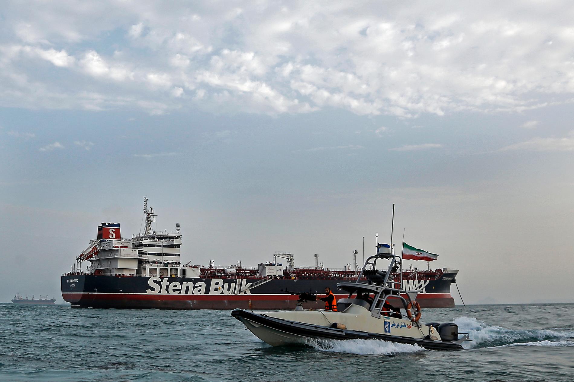 Stena Impero, som seglar under brittisk flagg och ägs av ett dotterbolag till svenska Stena Bulk, beslagtogs i fredags på internationellt vatten i Hormuzsundet när det var på väg till Saudiarabien.