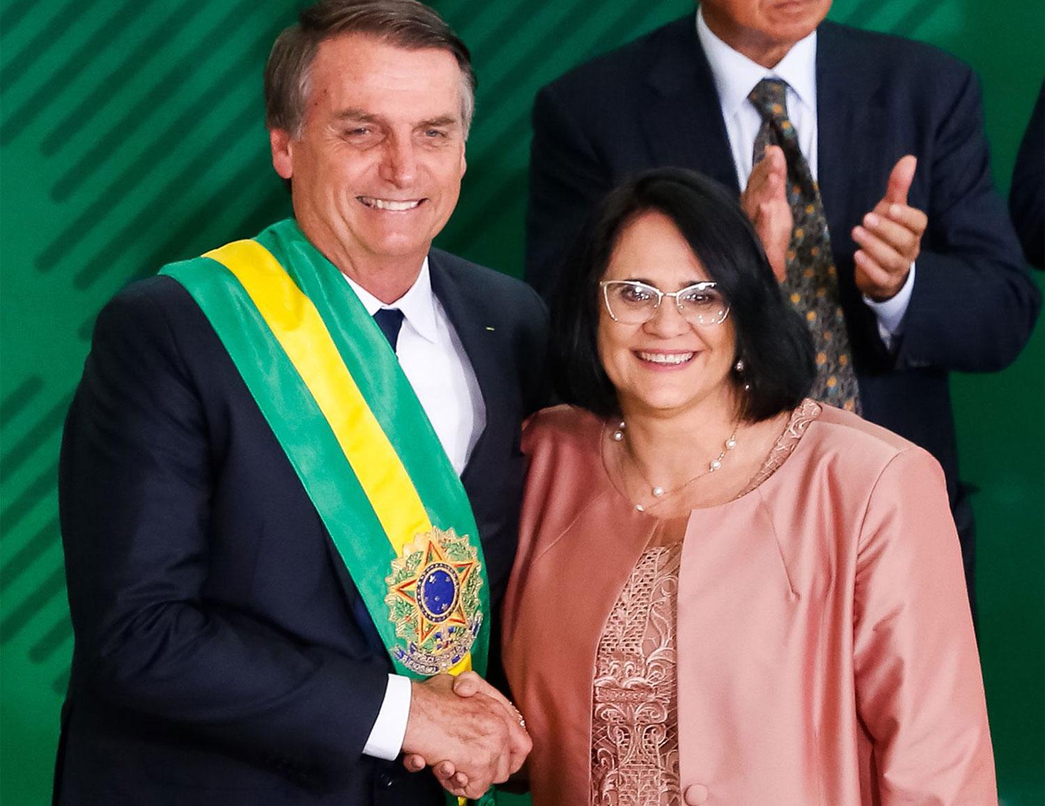 Brasiliens president Jair Bolsonaro och Damares Alves, ny minister för mänskliga rättigheter.