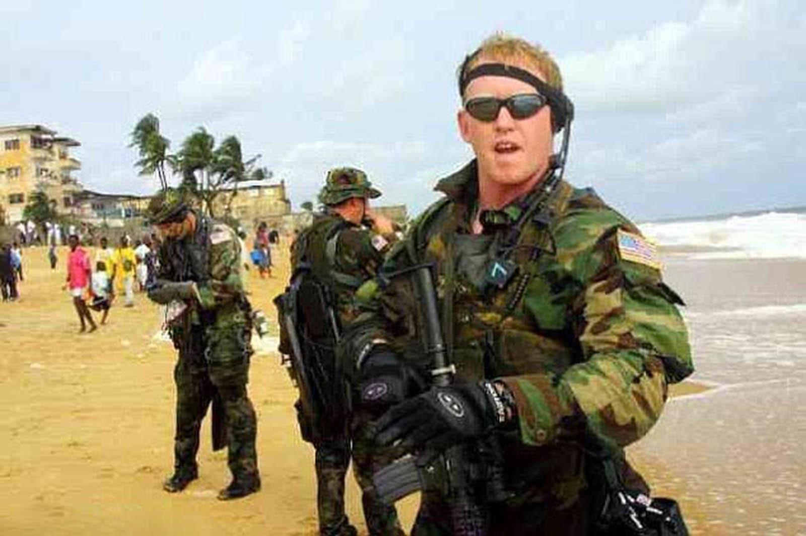 Navy Seal-soldaten Rob O'Neil träder fram och berättar att det var han som dödade al-Qaidaledaren Usama bin Ladin.