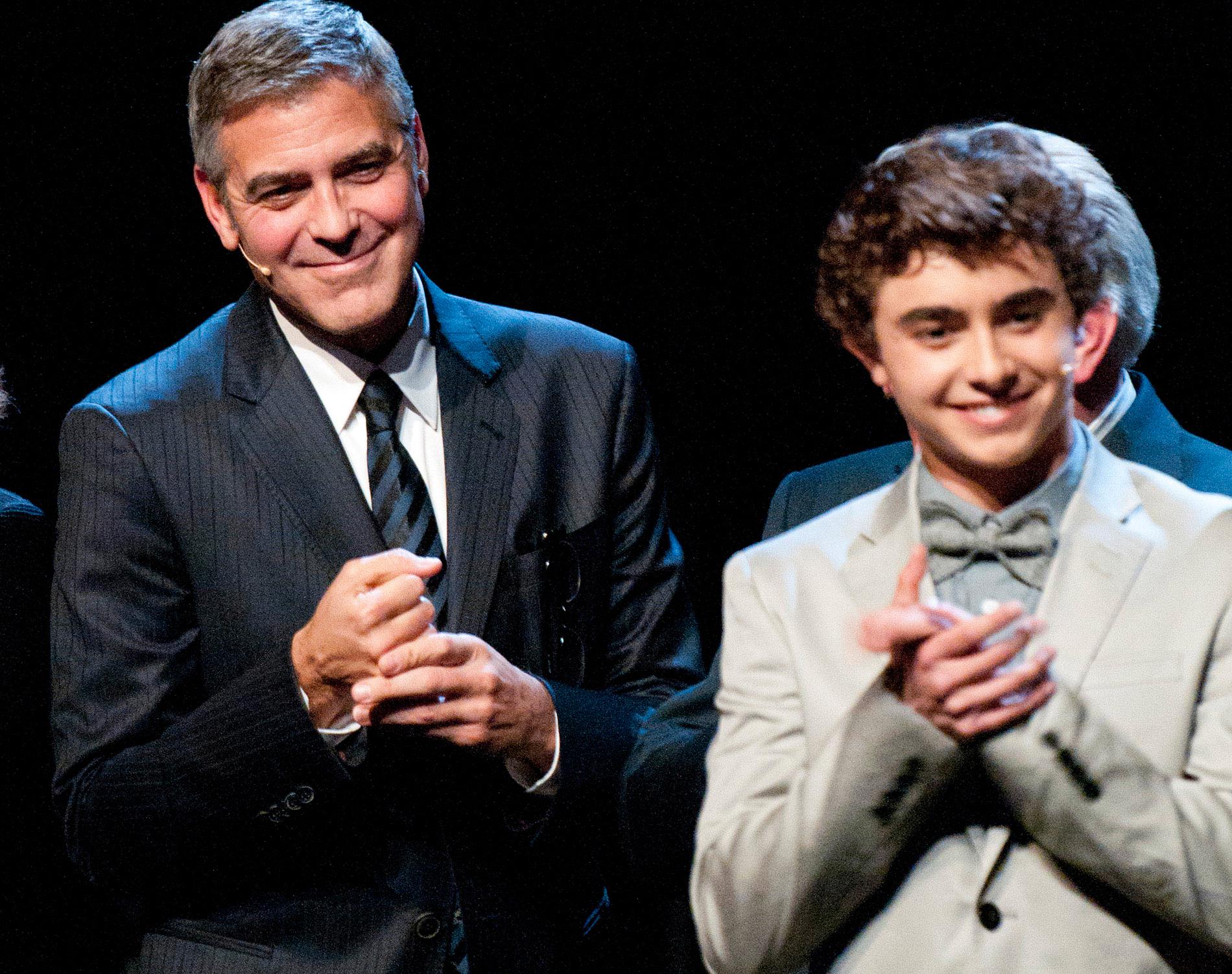George Clooney och Jansen Panettiere i pjäsen ”8” i Los Angeles 2012.