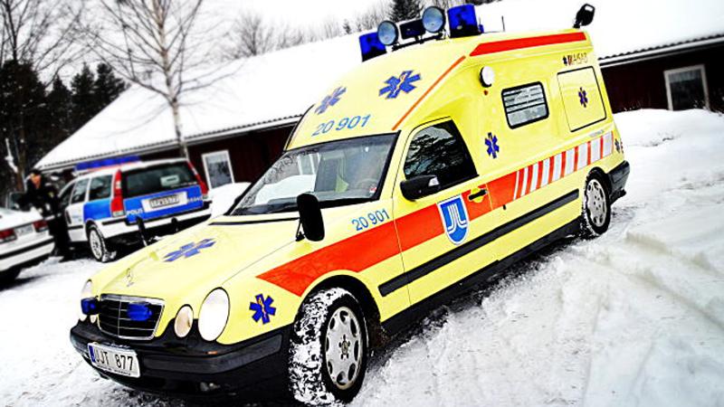 Ambulans med tvåhjulsdrift, tjänstgör i Stockholm. Foto: Gustav Mårtensson