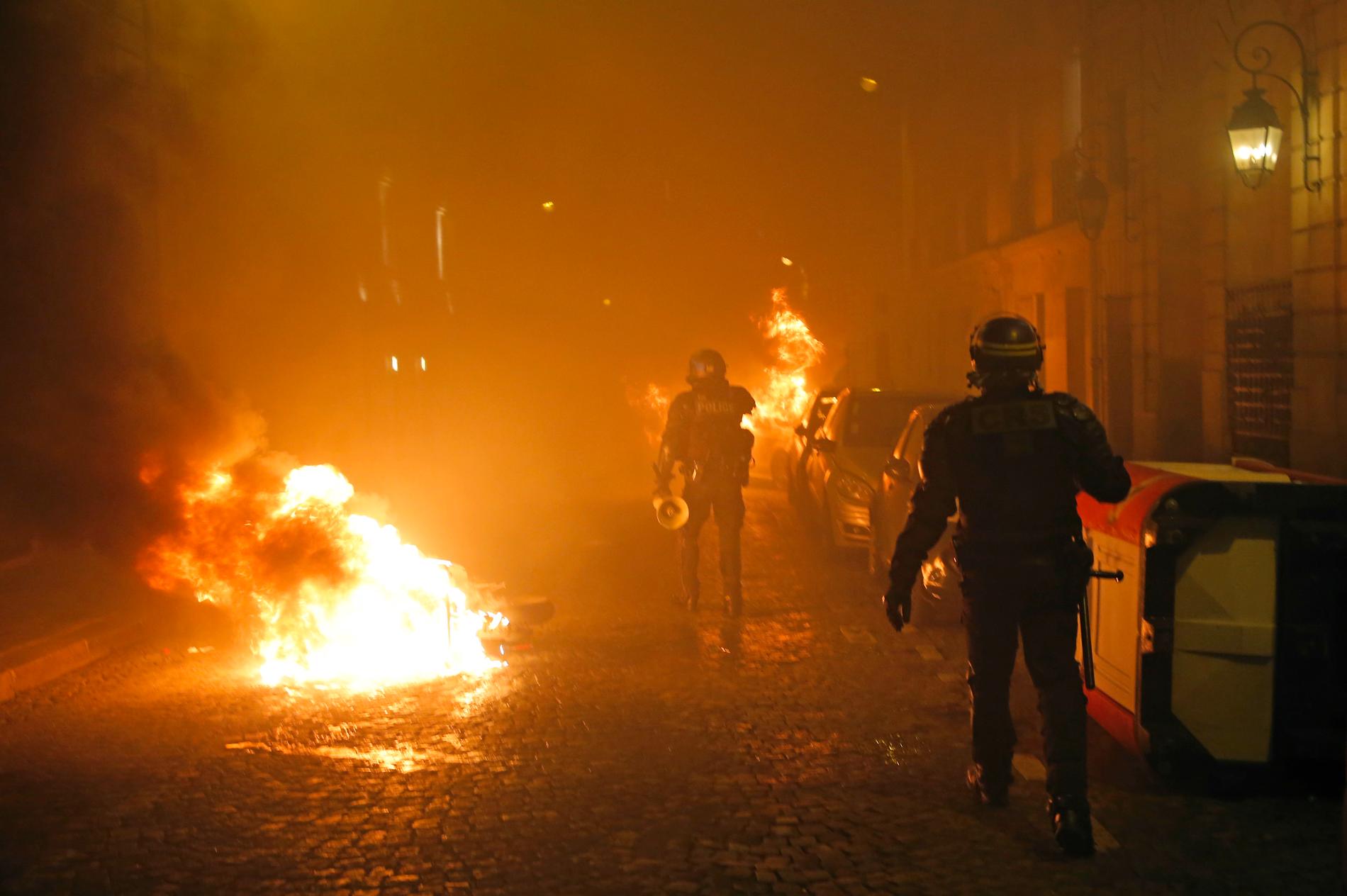 "Gula västarnas" protester i Frankrike har minskat i omfattning den senaste tiden, men på lördagen blev det åter våldsamt i Paris.