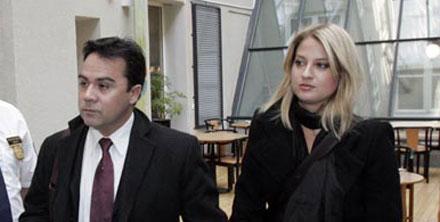Tito Beltrán anländer med sin hustru Jenny till hovrätten i Göteborg för rättegångens sista dag.