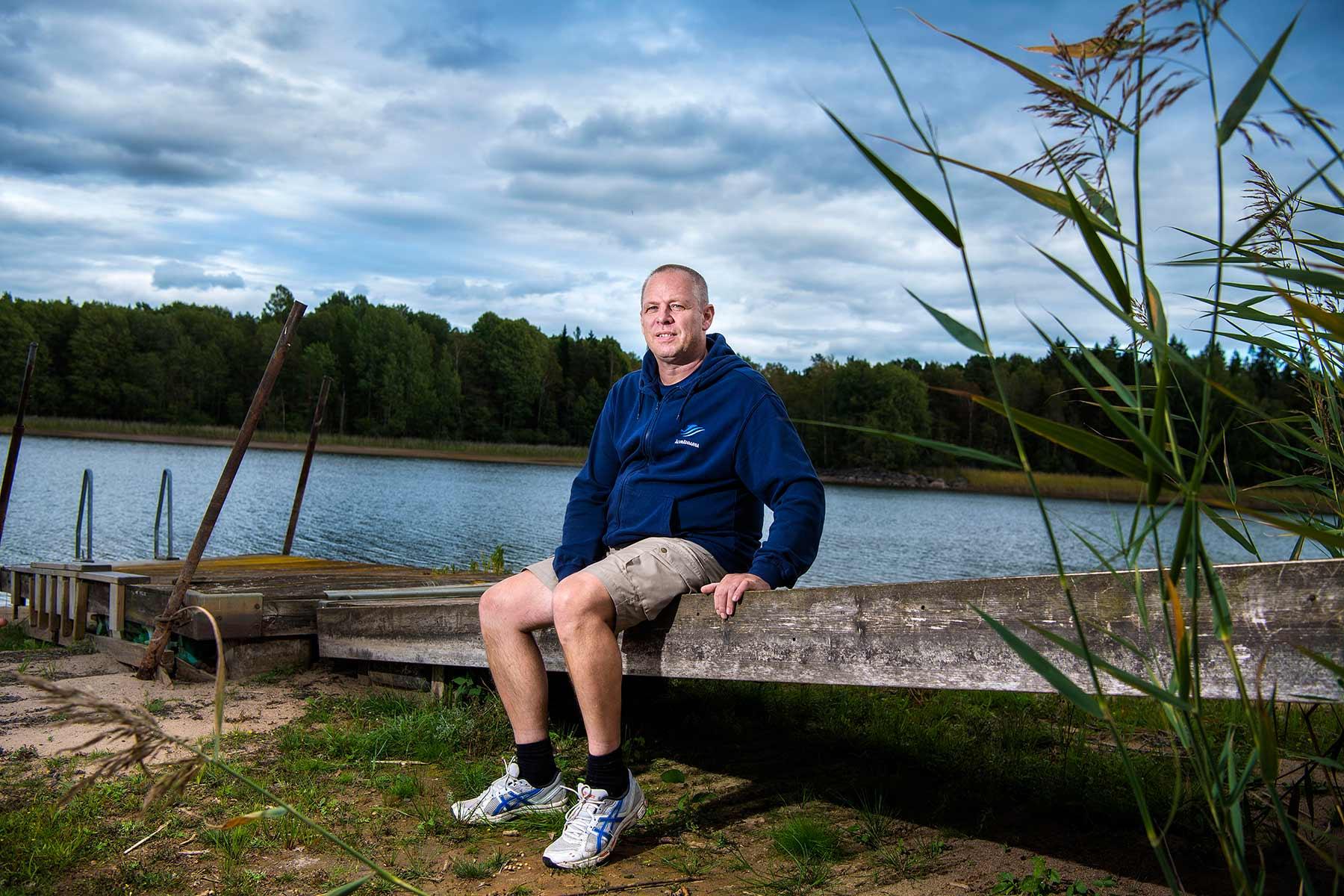 ”Som det ser ut nu är det ett katastrofområde. Det är miljöförstöring som saknar motstycke”, säger Tino Åberg som lagt ner många år på att rädda sjön.