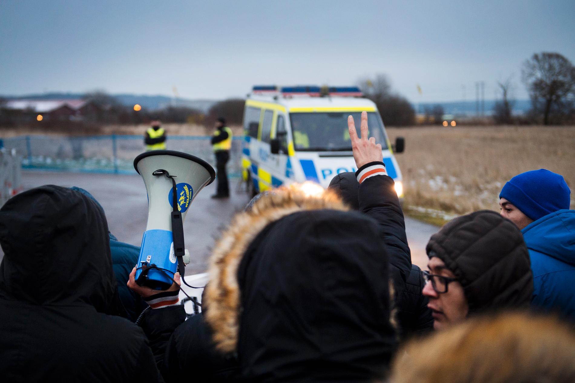 Demonstrationer utanför Migrationsverkets förvar i Åstorp mot att ensamkommande ska utvisas. (Arkivbild)