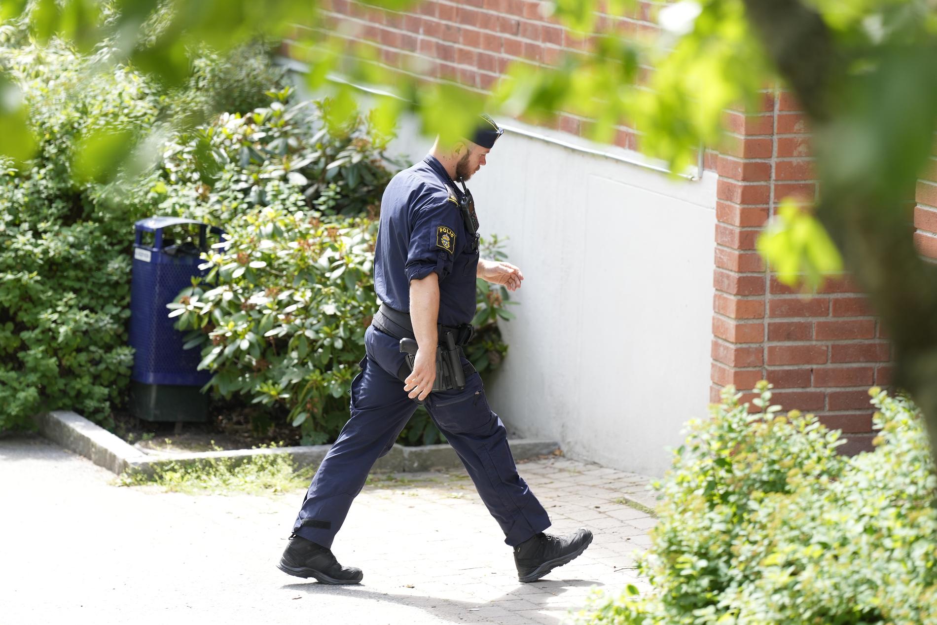 Polis på plats i Upplands Väsby.