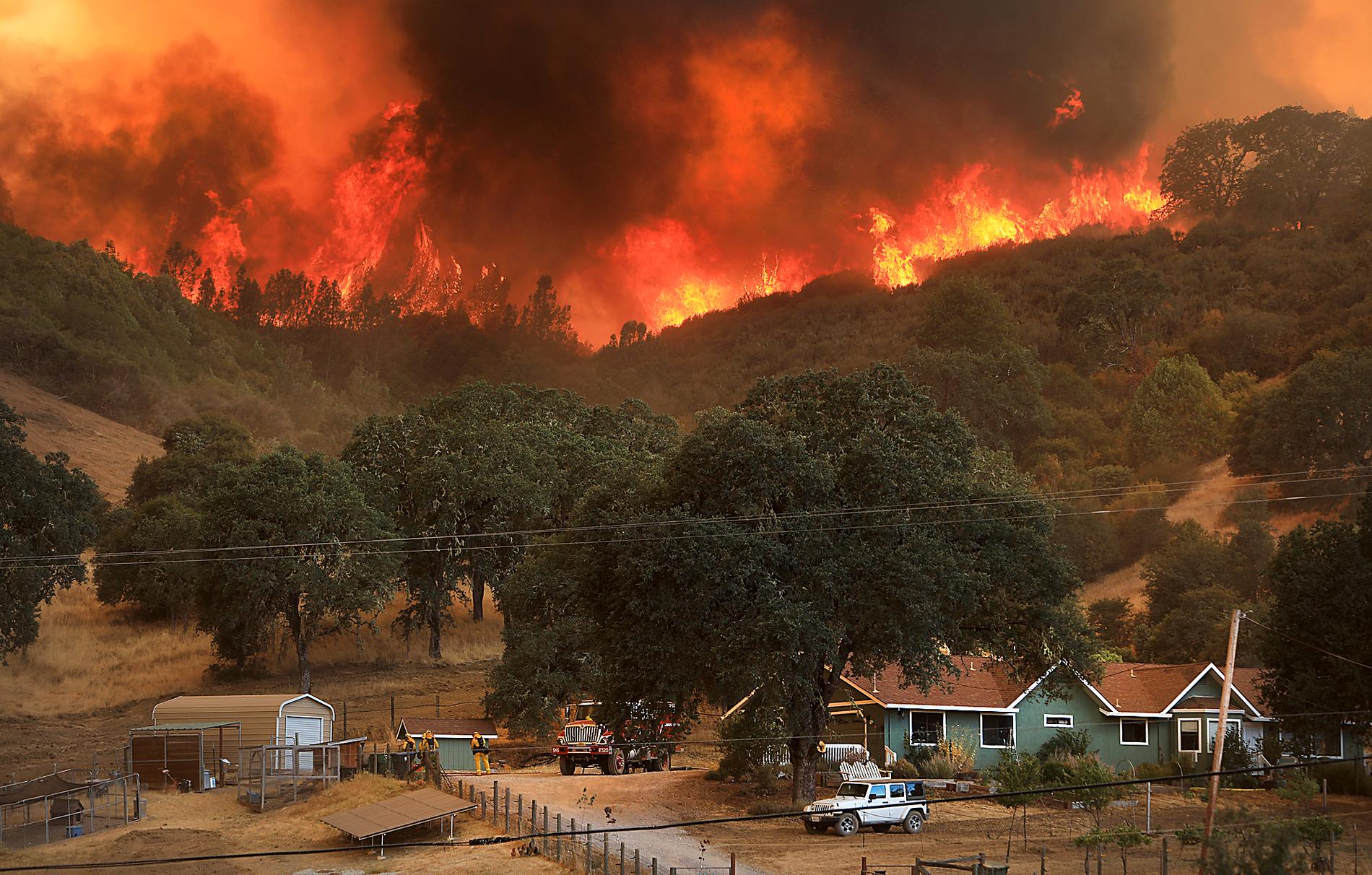 Bränderna i Kalifornien är kraftigare tidigare in i brandsäsongen än de varit tidigare år. Här en bild från i närheten av Lakeport i torsdags.