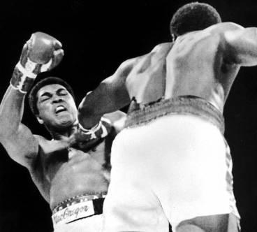 Slutet När Muhammad Ali klev upp i ringen mot Trevor Berbick var han redan slut, och detta blev hans sista match.