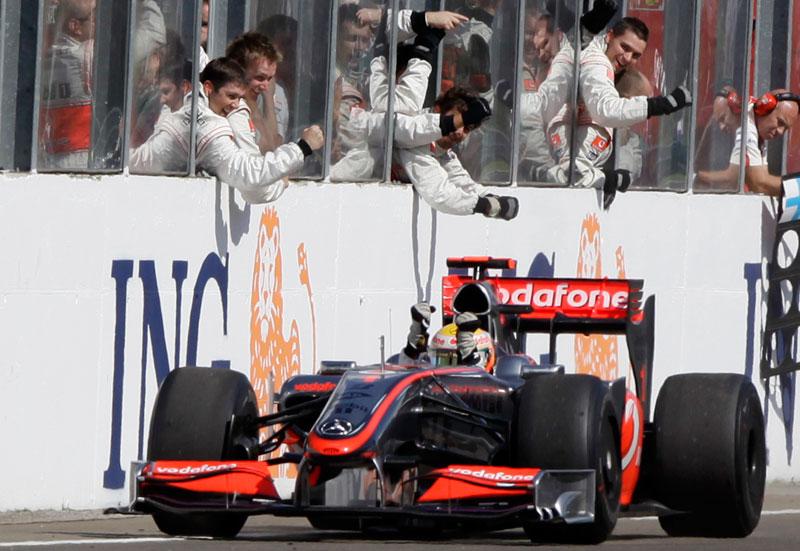 Vill vinna fler lopp McLaren var inne på att årets bil var skrotfärdig, men efter seger i Ungern har man fått blodad tand och fortsätter utvecklingen av bilen. FOTO: AP