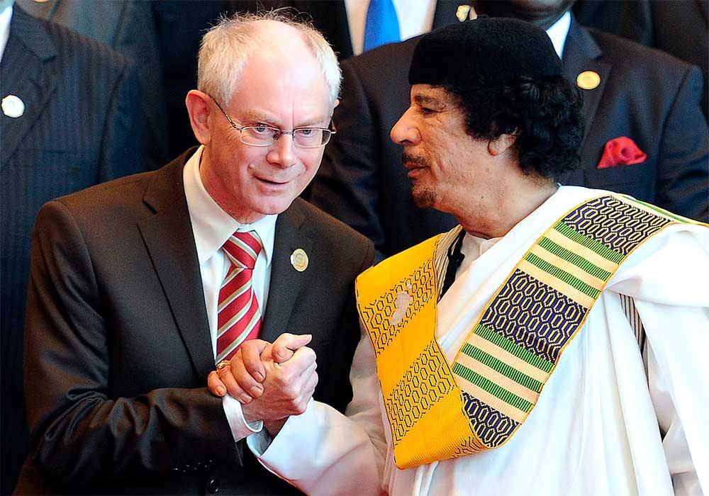 EU hade nära relationer med Libyens diktator överste Muammar Gaddafi. Här i samspråk med EU:s ordförande Herman Van Rompuy i november 2010.