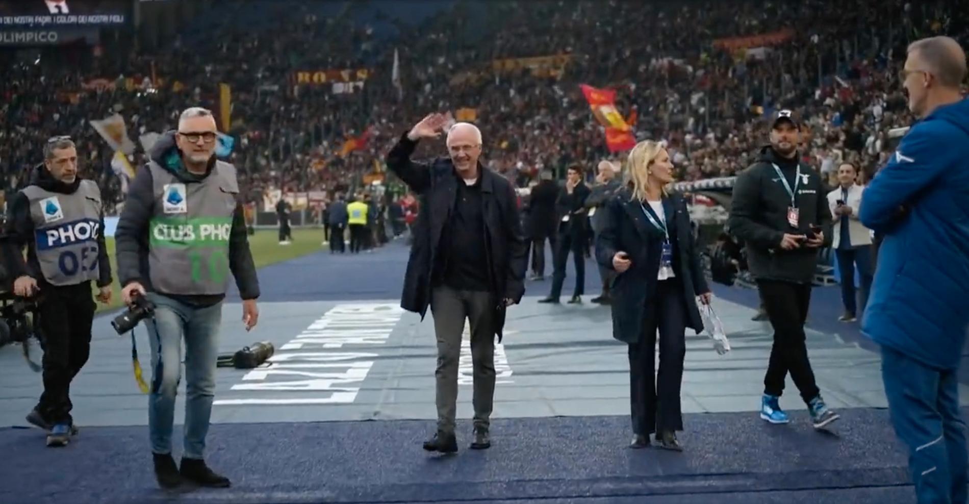 Sven-Göran Eriksson hyllas på Stadio Olimpico.
