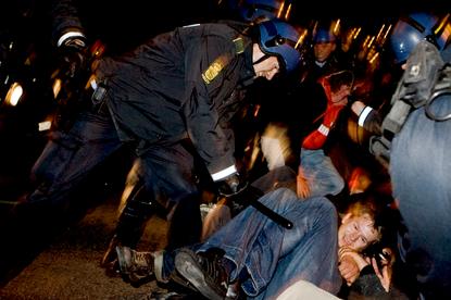 POLISER SOM LYDER ORDER Den danska polisbefälet ville se "rödglödgade" batonger under klimattoppmötet i fjol.
