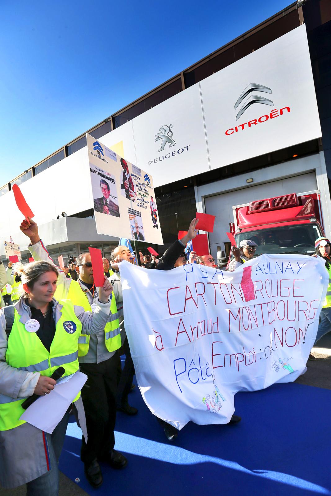 Protester på bilsalongen i Paris på söndagen. Foto: AFP