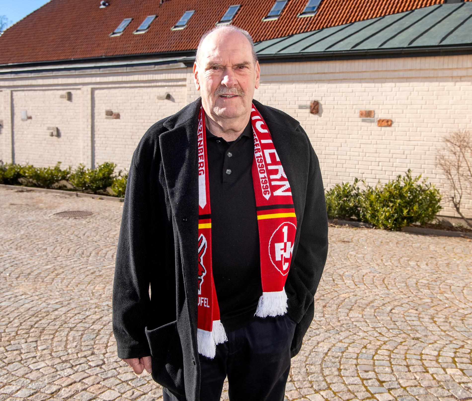 Målvaktskollegan Sepp Stabel från FC Kaiserslautern.