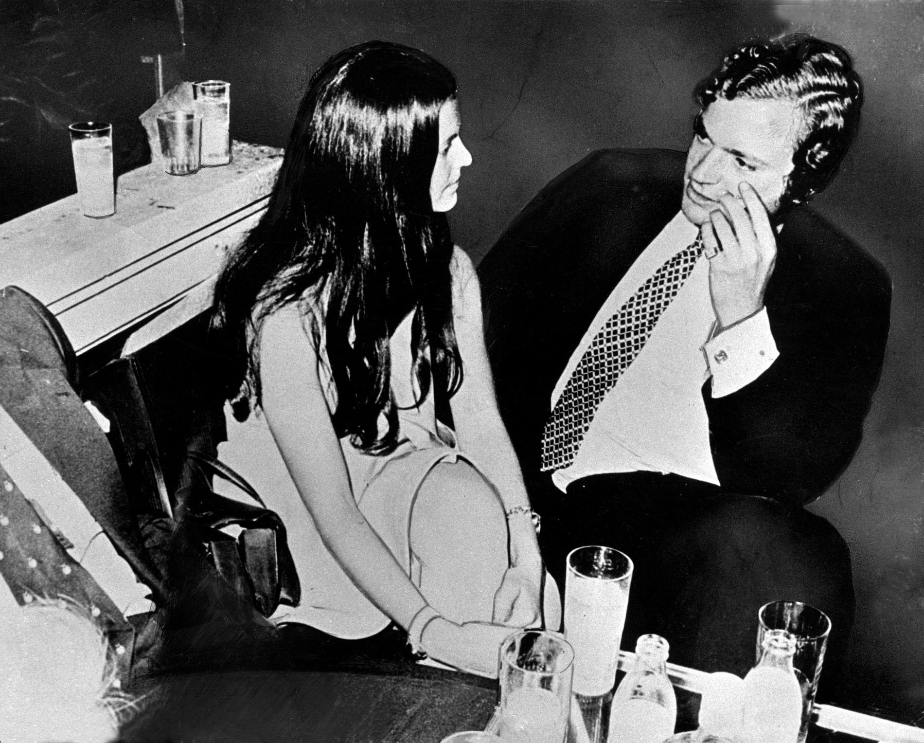 Här är den första kända bilden på kung Carl XVI Gustaf och Silvia Sommerlath, tagen 1972 på nattklubben Bar Kinki i München.