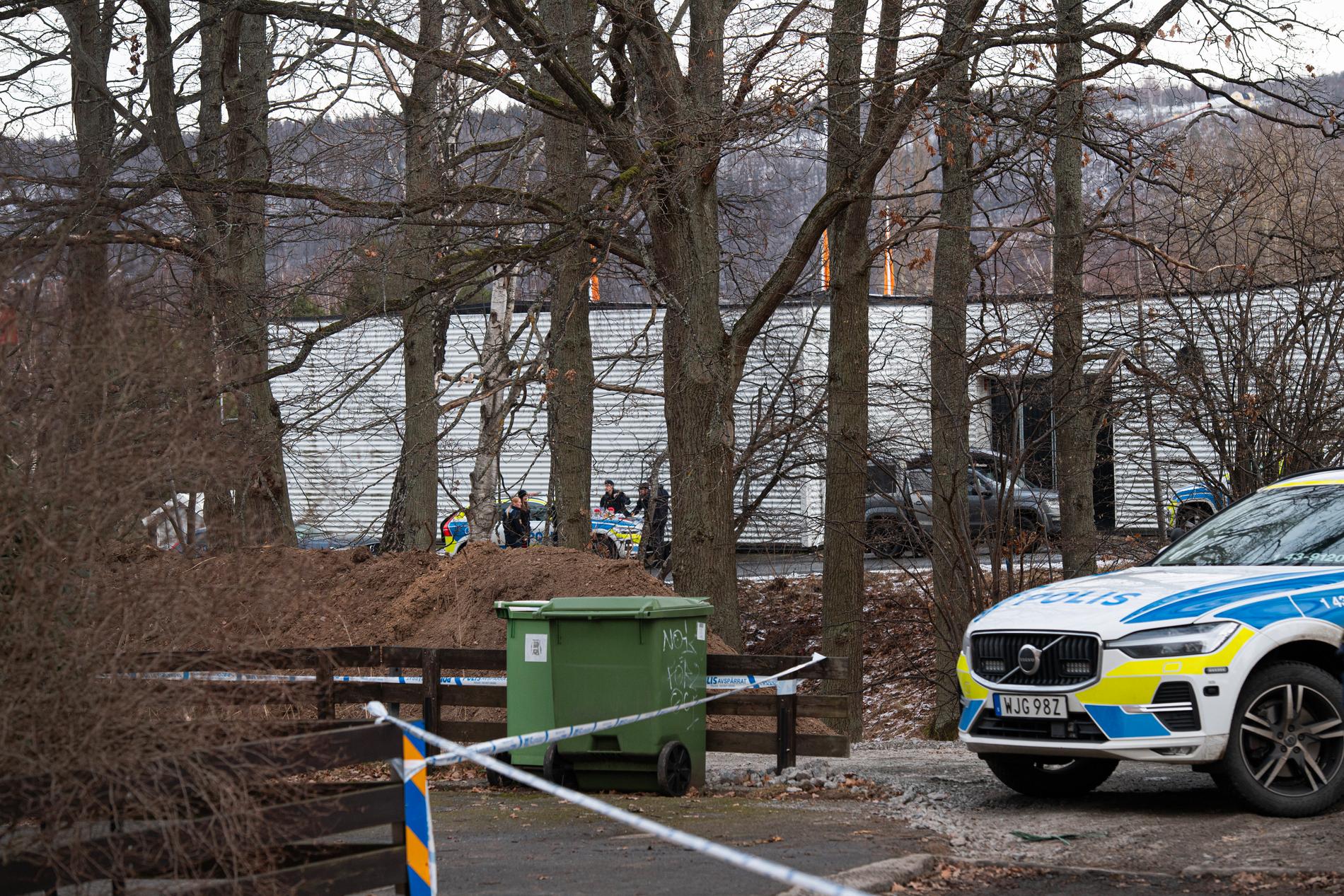 En man har hittats död i ett skogsområde i Jönköping.
