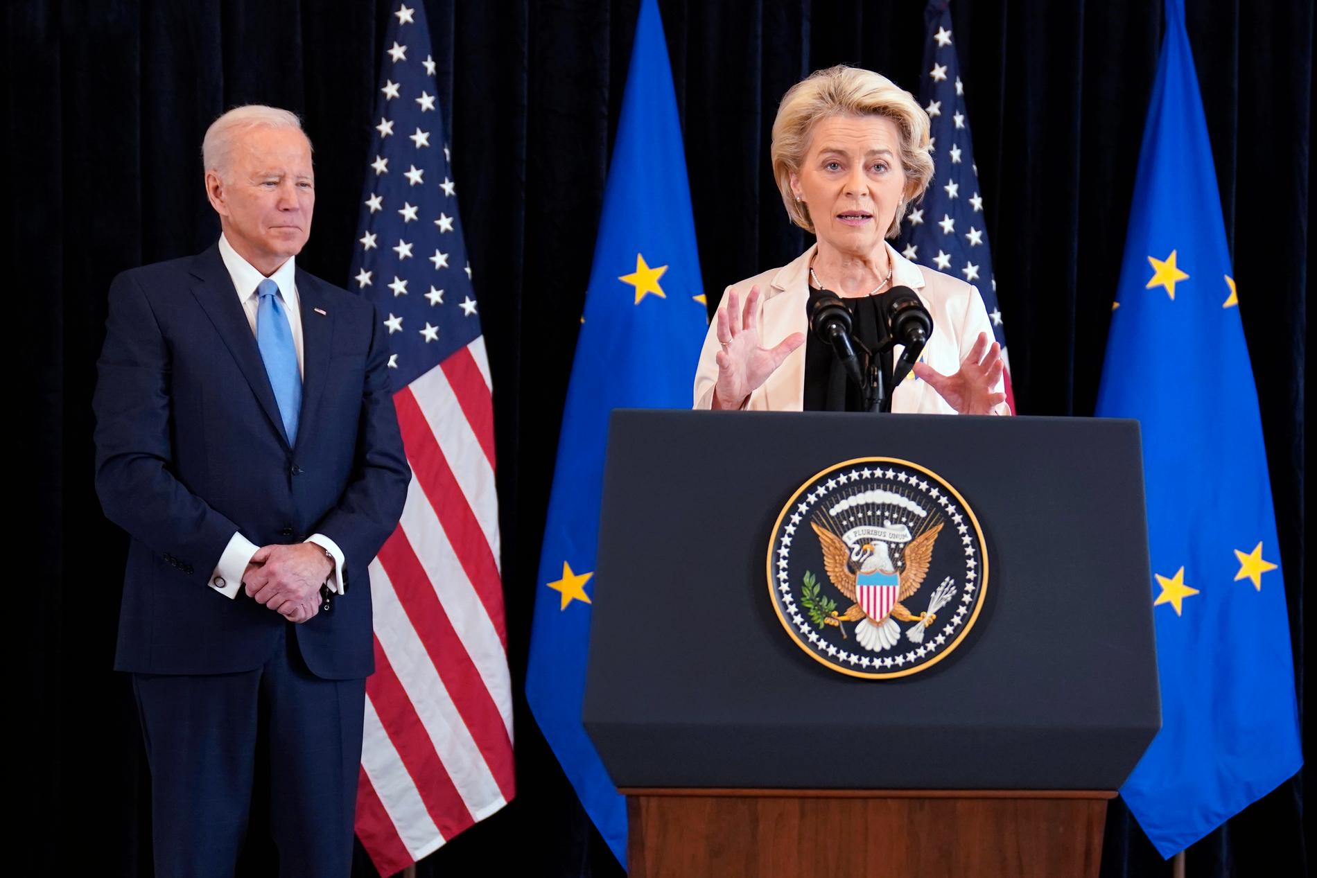 Joe Biden, USA:s president, och Ursula von der Leyen, ordförande i EU-kommissionen. 