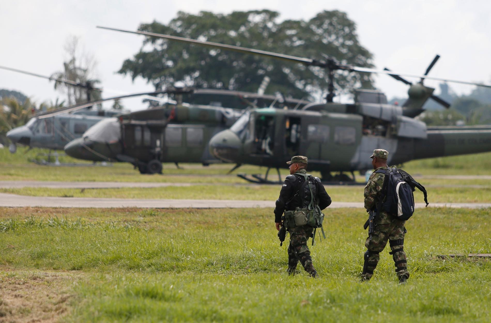 Soldater vid en militärbas i Colombia. Även efter fredsavtalet med Farc-gerillan härjas landet av våld och narkotikahandel. Arkivbild.