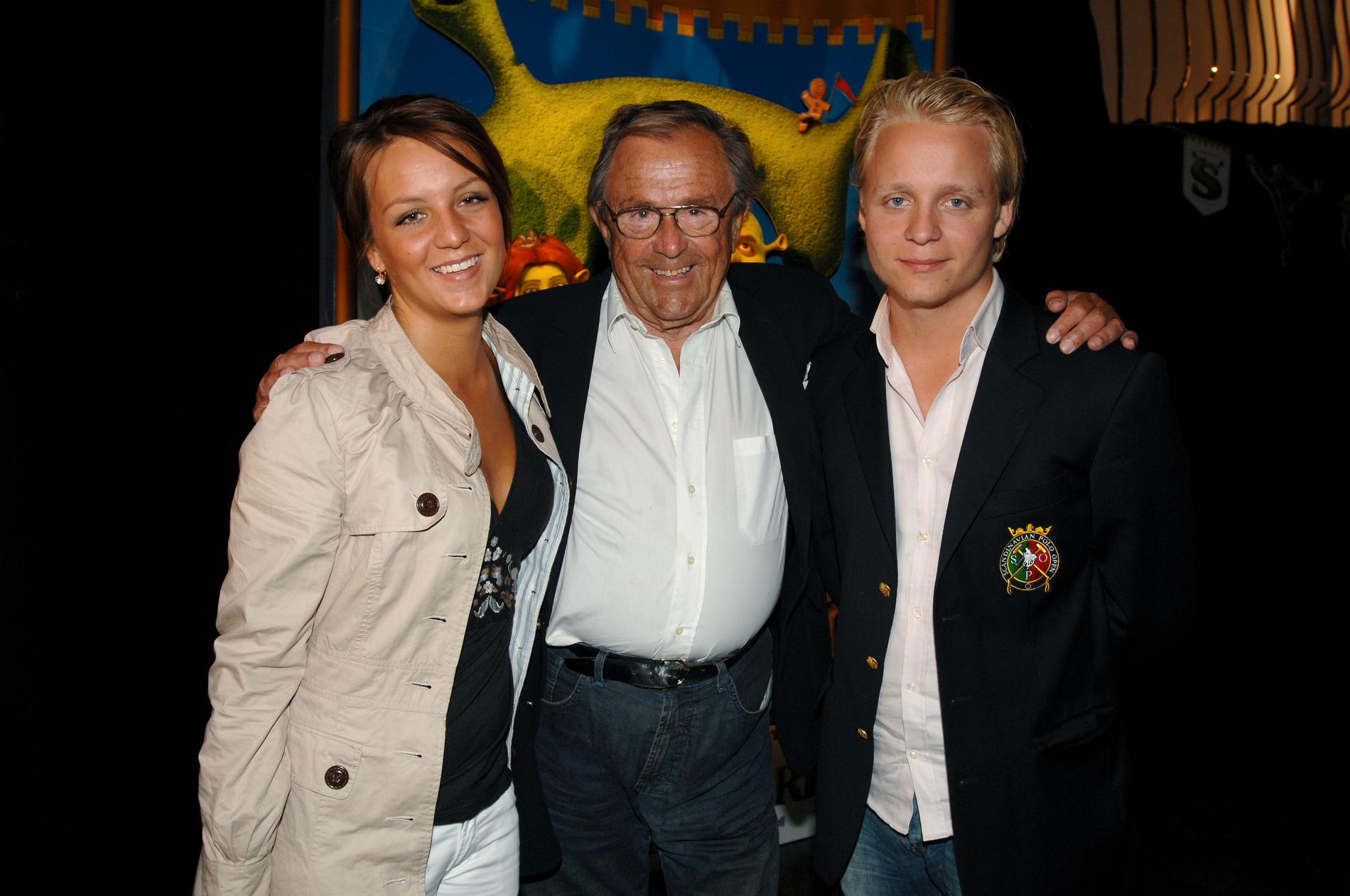 Arne Weise med sina barn Anna och Andreas. 