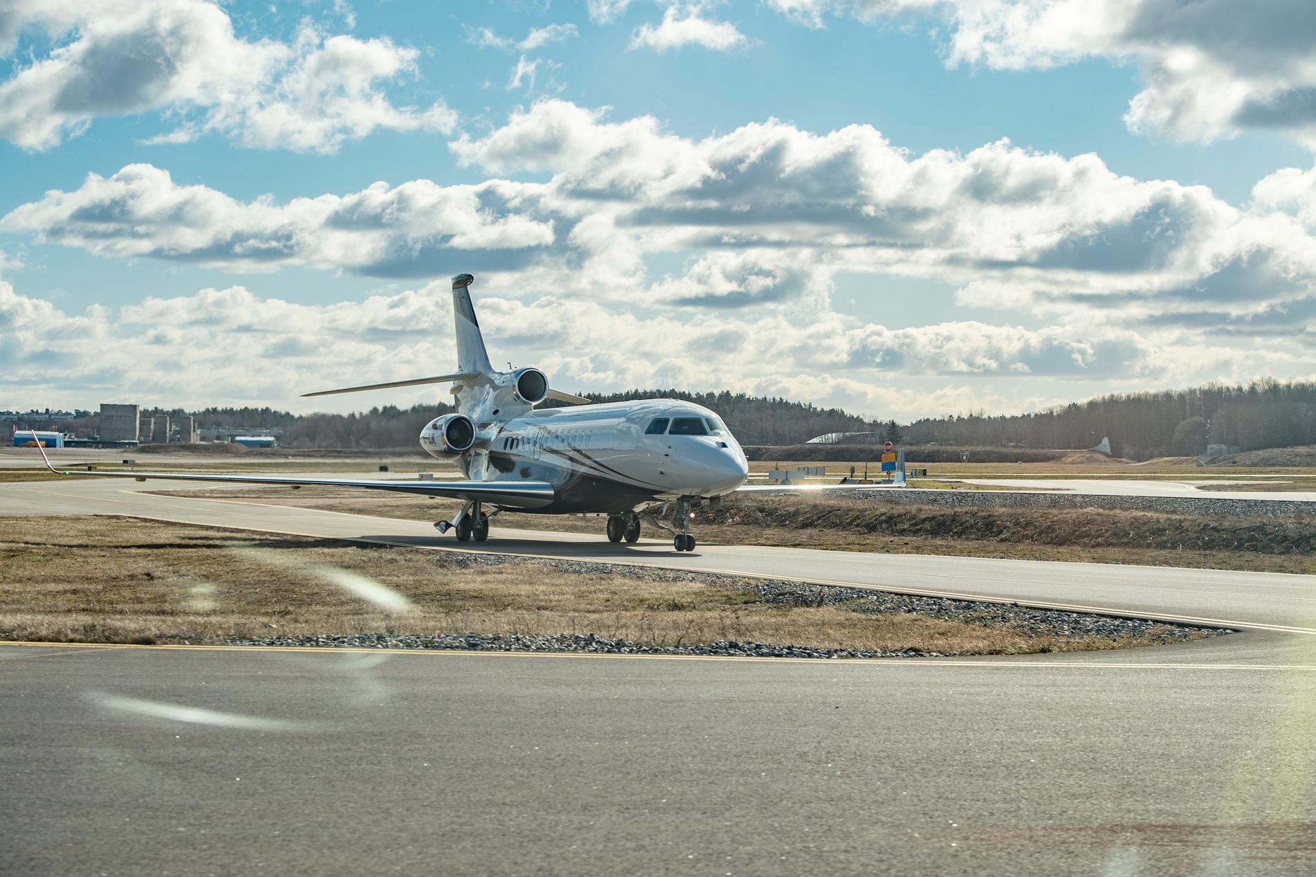 Flygplanet med 1,5 ton desinfektionsmedel landade på Bromma flygplats under lördagen.