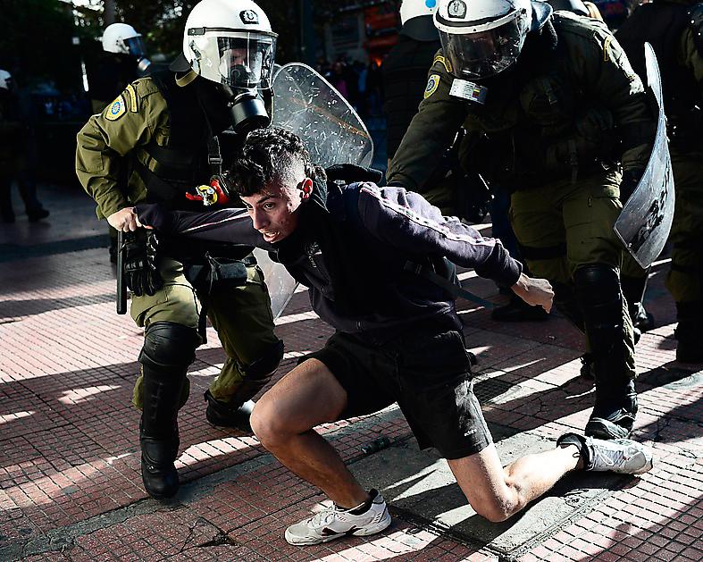 I Grekland har både polis och militär sats in mot protesterande under de senaste åren. Foto: AP
