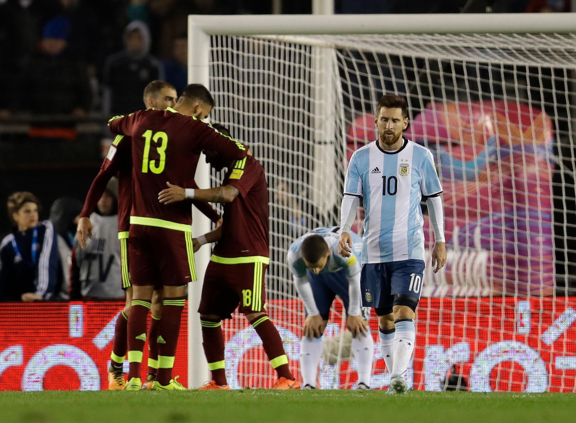 Argentinas Lionel Messi deppar efter oavgjort mot Venezuela i Buenos Aires.