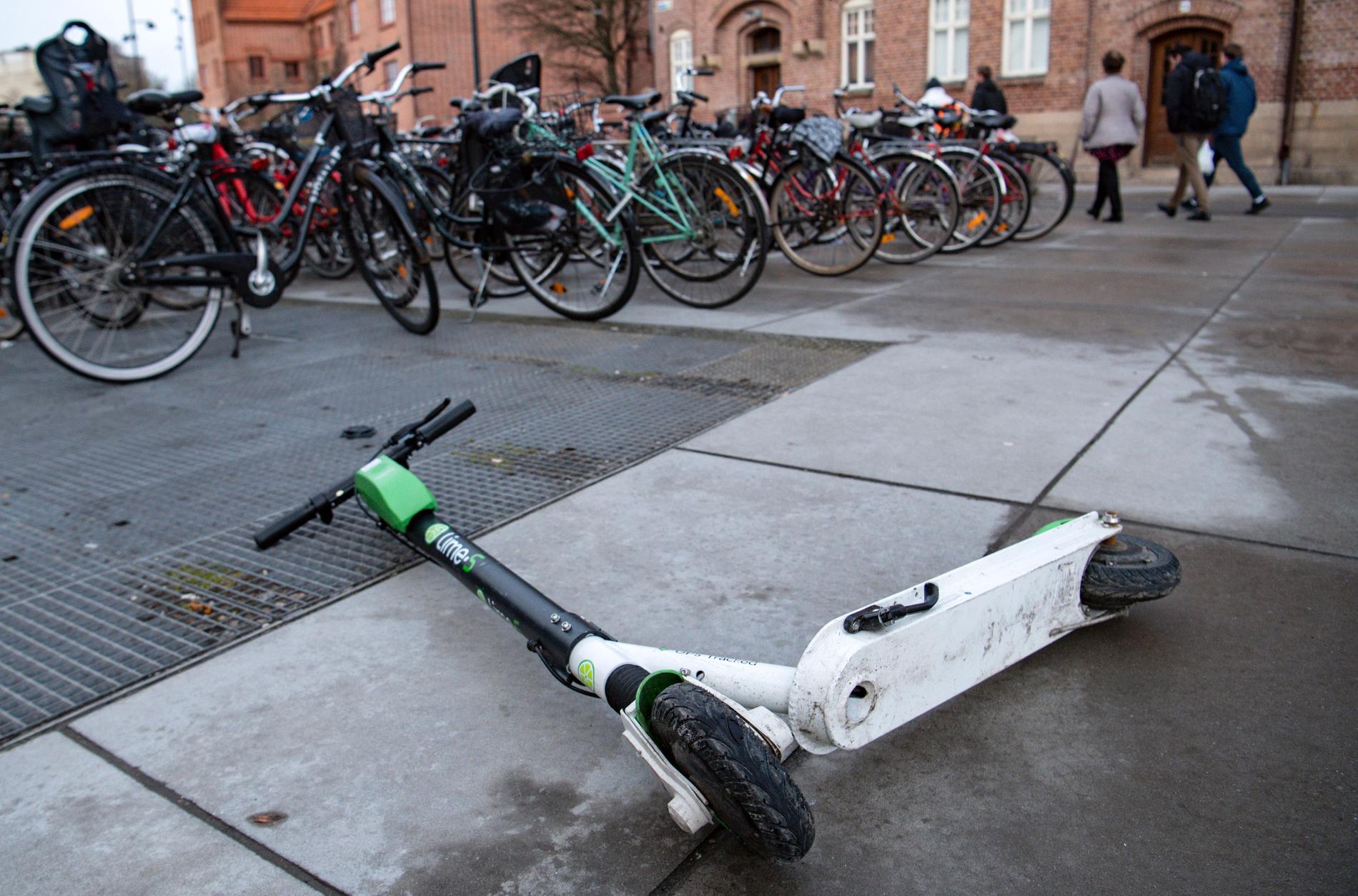 Snart kan Malmö stad ta ut en avgift av företagen som hyr ut elsparkcyklar.