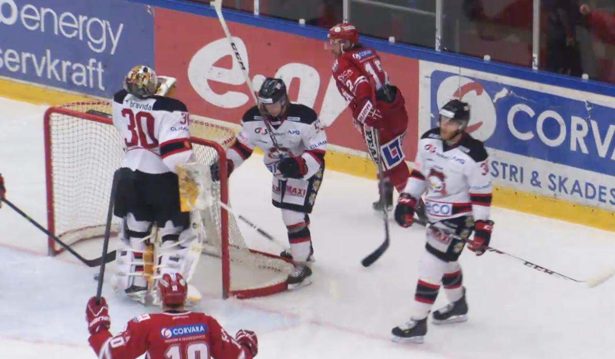 Men trots olyckliga sargstudsen höll Malmö Redhawks ihop och vann med 5-2. Foto: S24.