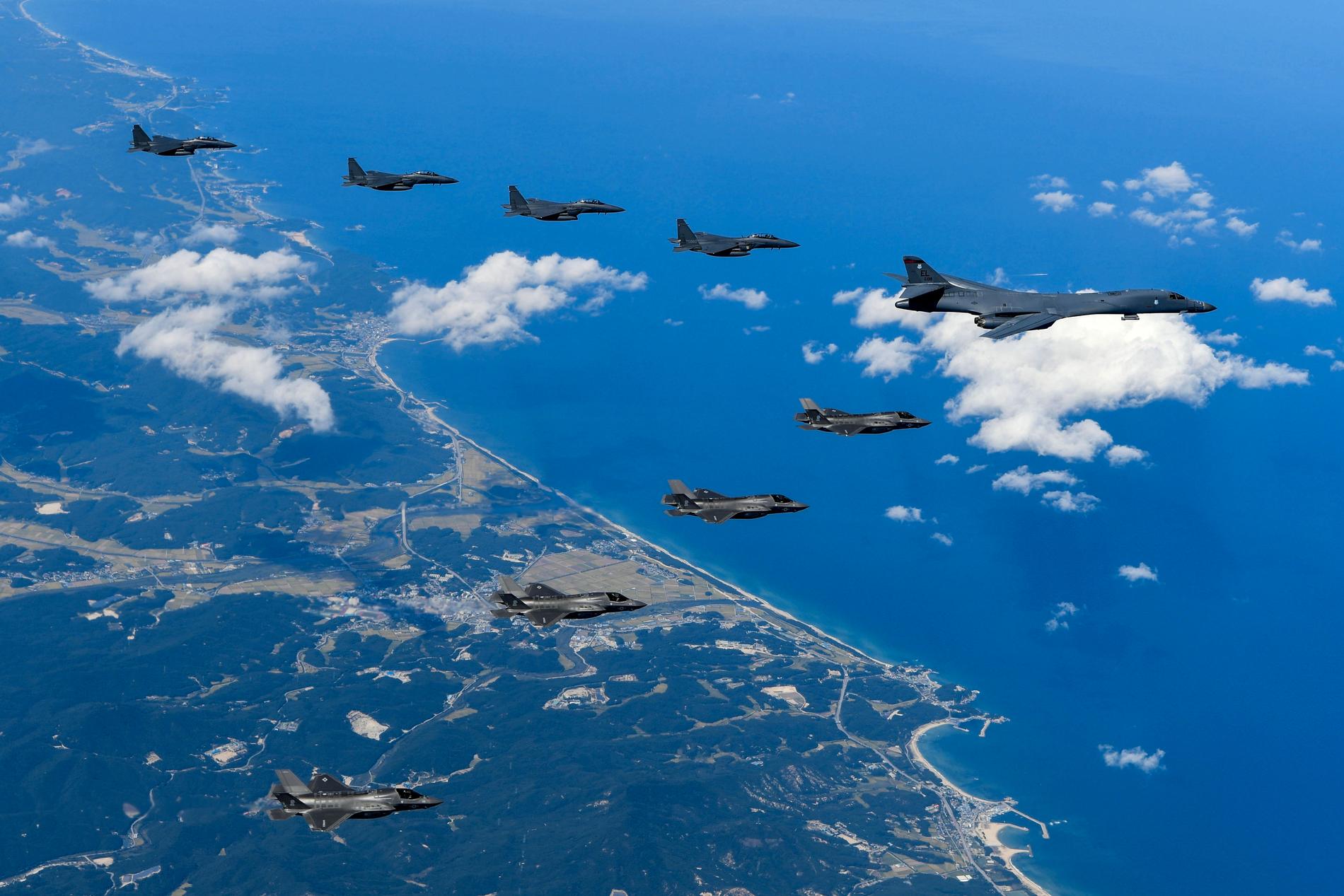 Bild från amerikanska armén som visar amerikanska och sydkoreanska stridsplan 18 september. 