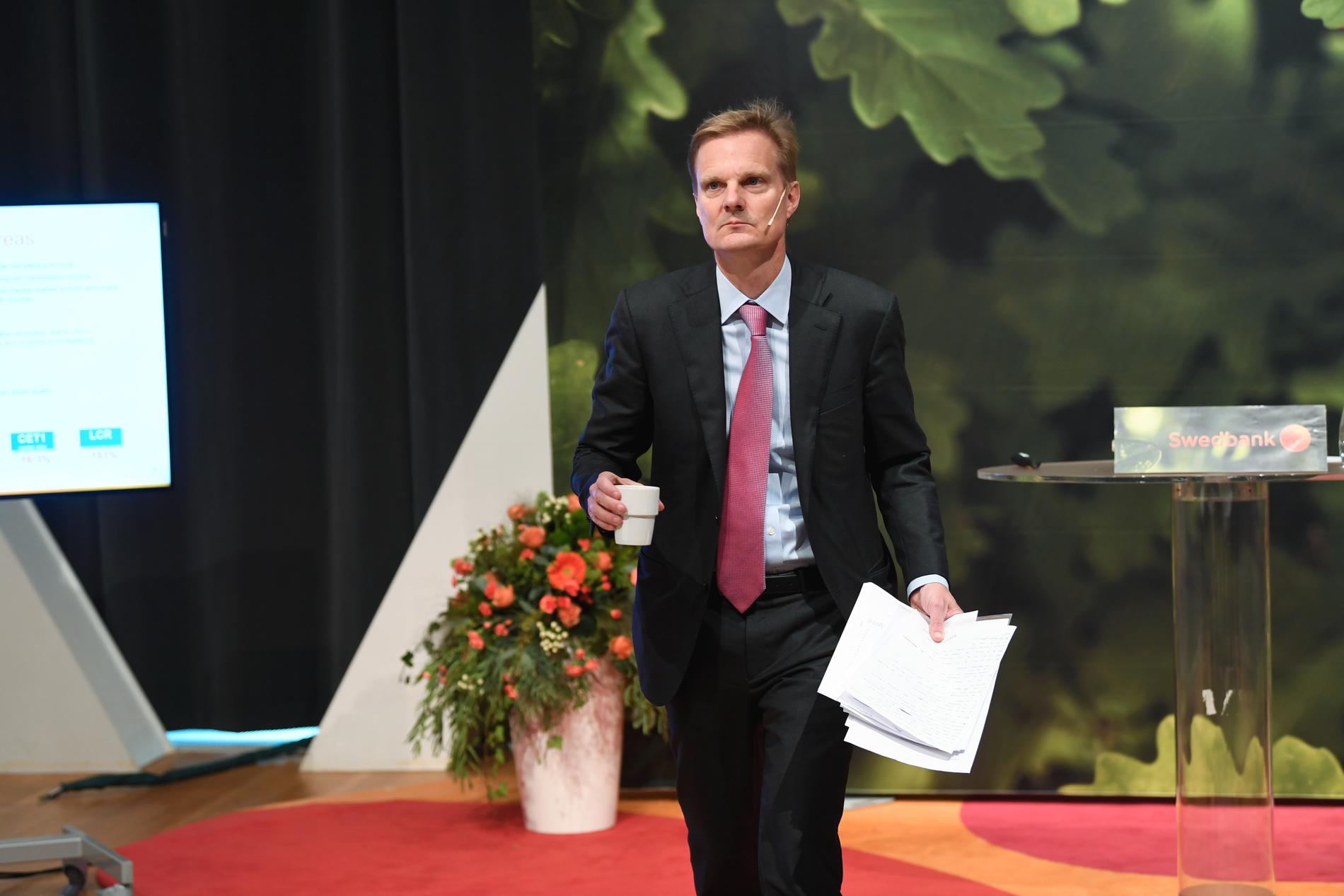 Swedbanks vd Jens Henriksson vid bankens delårsrapport i oktober. 