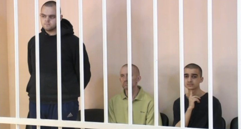 De tre döms till döden i ryskockuperade staden Donetsk. 