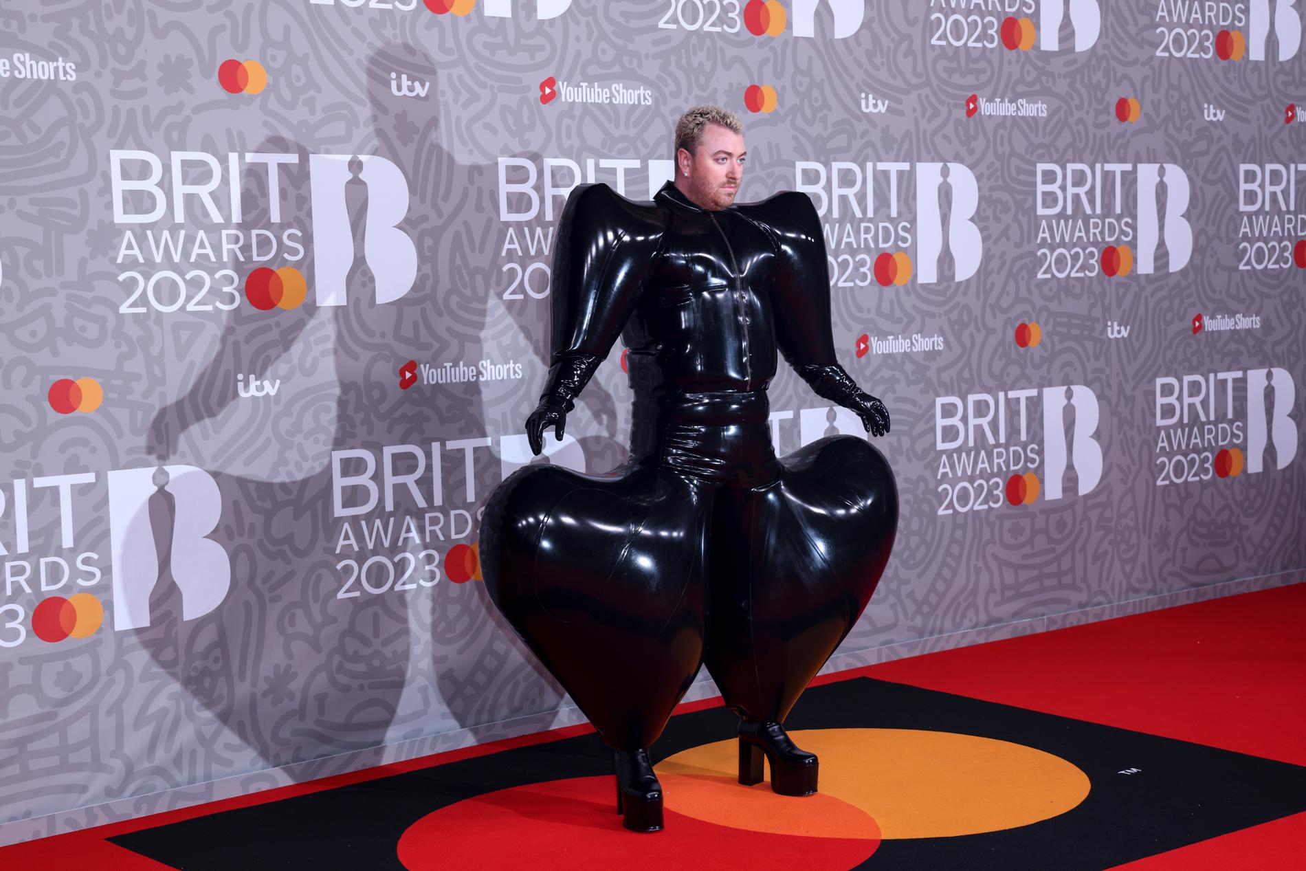 Sam Smith på Brit Awards röda matta