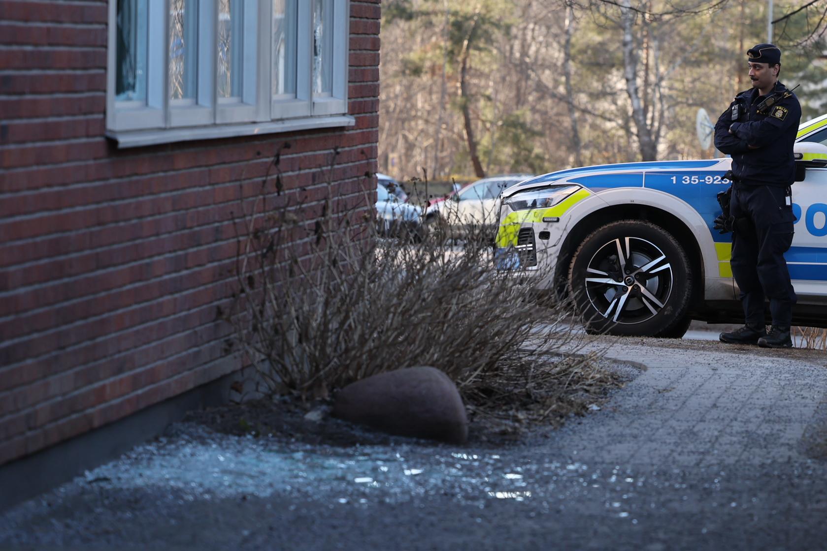 Polis på plats i Tyresö.