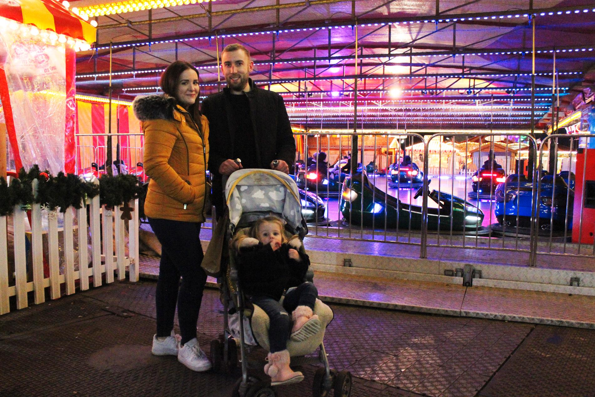 Siana och Mark Manning med dottern Rosie på julmarknad i London.