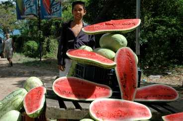 Mums! Vattenmelon till salu på den gröna östra delen av Isla de Margarita.